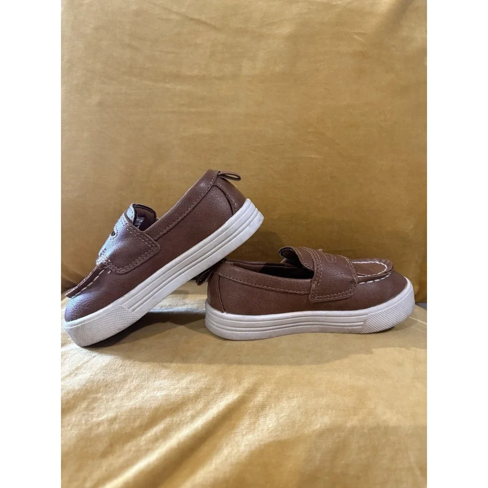 Oshkosh B'Gosh Sail hook and loop shoes Brown size 6